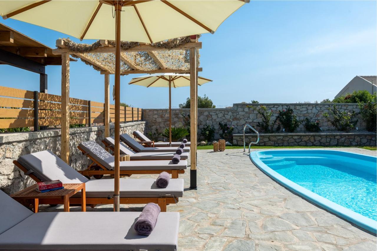 Villa Rose On The *